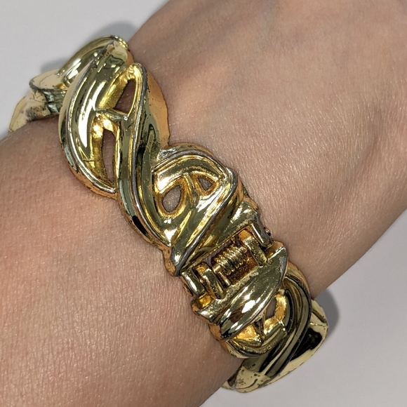 VTG GOLD TONE HINGE CLAMPER BRACELET - Picture 6 of 8
